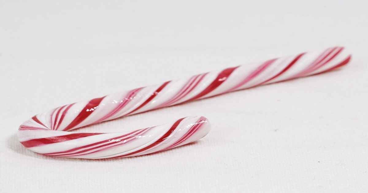 4 Candy-Canes "measure exatly 4 feet"