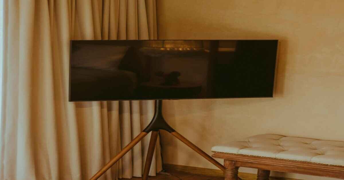 TV-Stand "visual 4 feet in height"